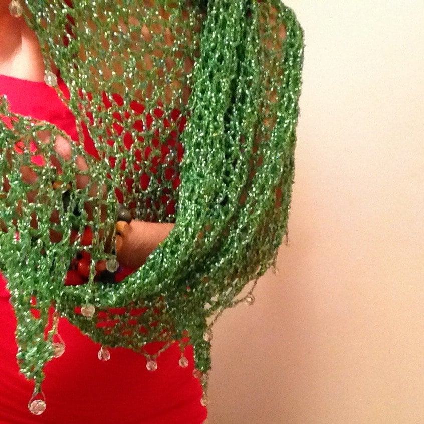 Close-up of the emerald green crochet openwork and beaded edge of the shawl.