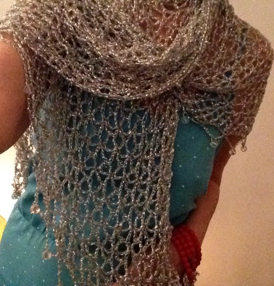 Close-up of the silver crochet openwork and beaded edge of the shawl.